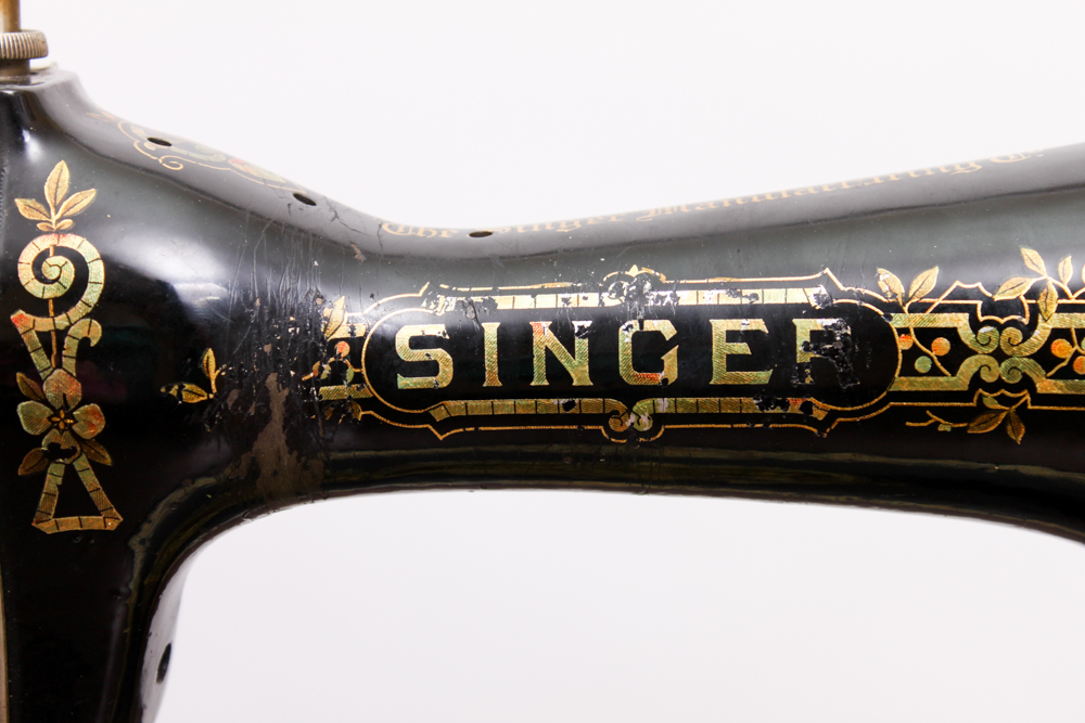 Vintage 1925 Singer Treadle Sewing Machine and Cabinet