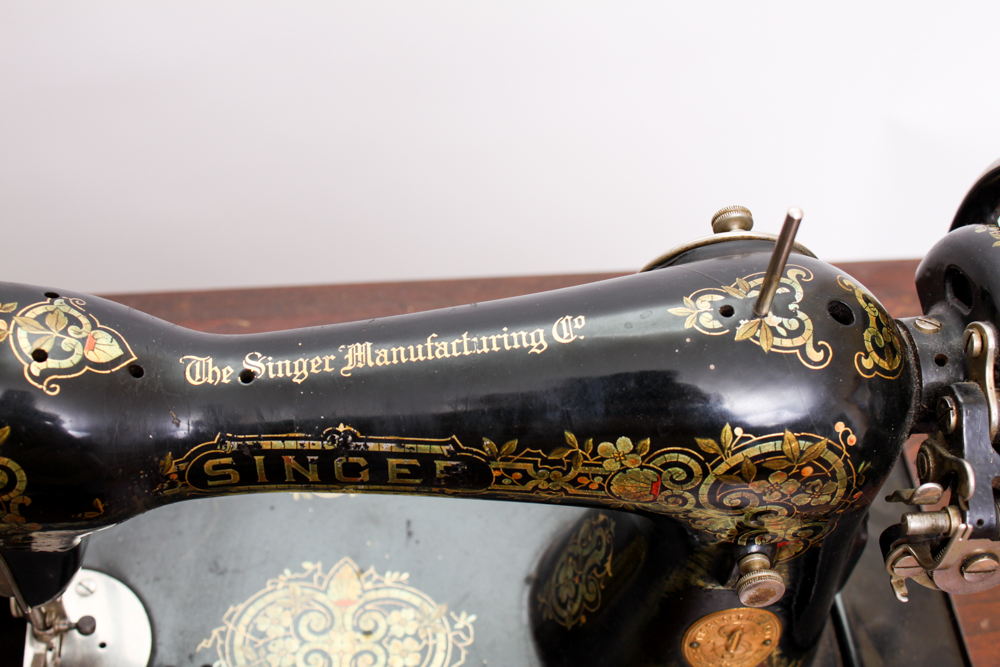 Vintage 1925 Singer Treadle Sewing Machine and Cabinet