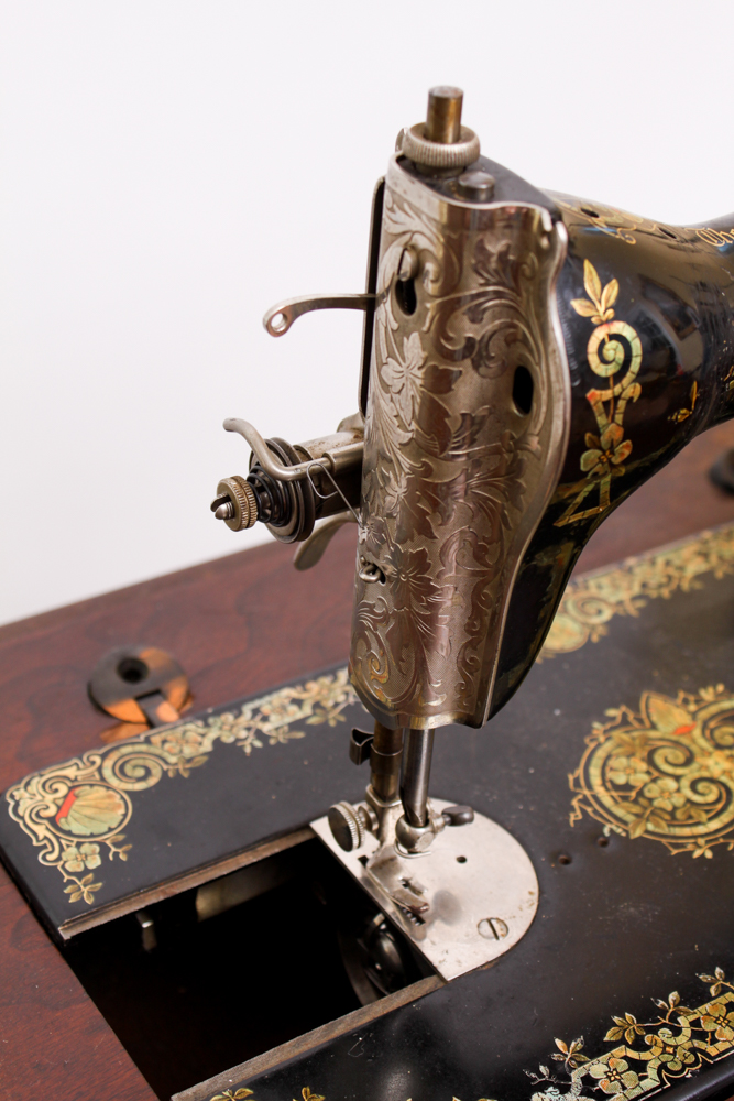 Vintage 1925 Singer Treadle Sewing Machine and Cabinet