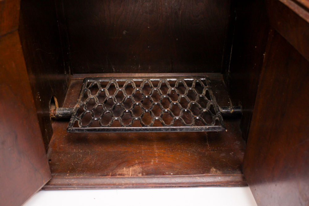 Vintage 1925 Singer Treadle Sewing Machine and Cabinet