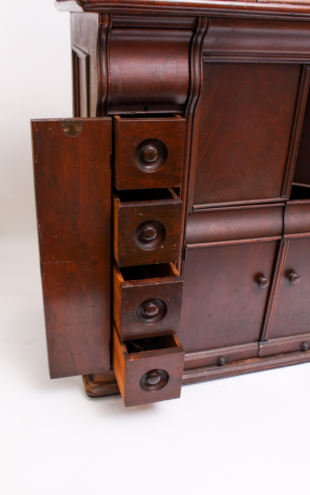 Vintage 1925 Singer Treadle Sewing Machine and Cabinet