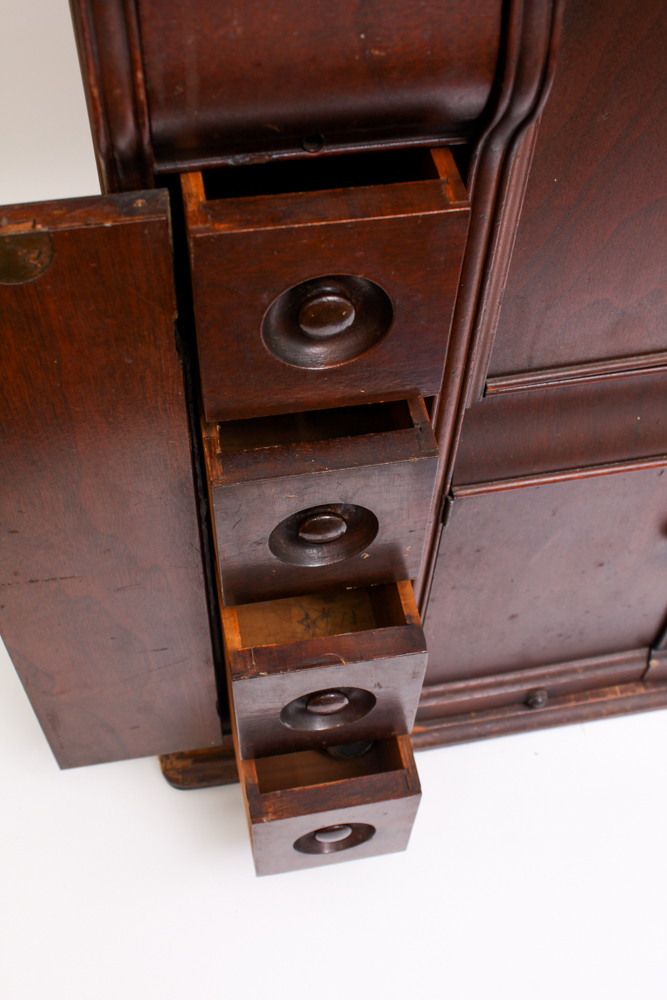 Vintage 1925 Singer Treadle Sewing Machine and Cabinet