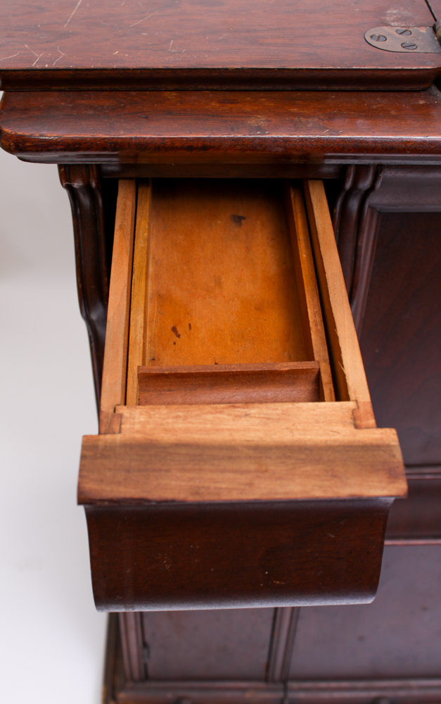 Vintage 1925 Singer Treadle Sewing Machine and Cabinet