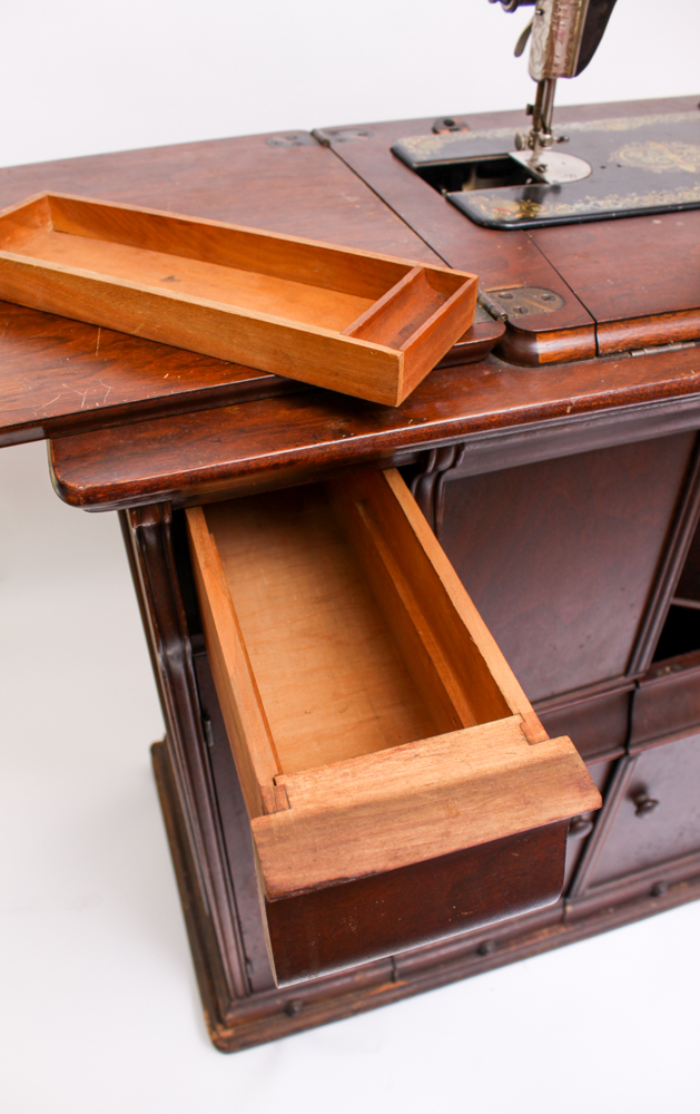 Vintage 1925 Singer Treadle Sewing Machine and Cabinet