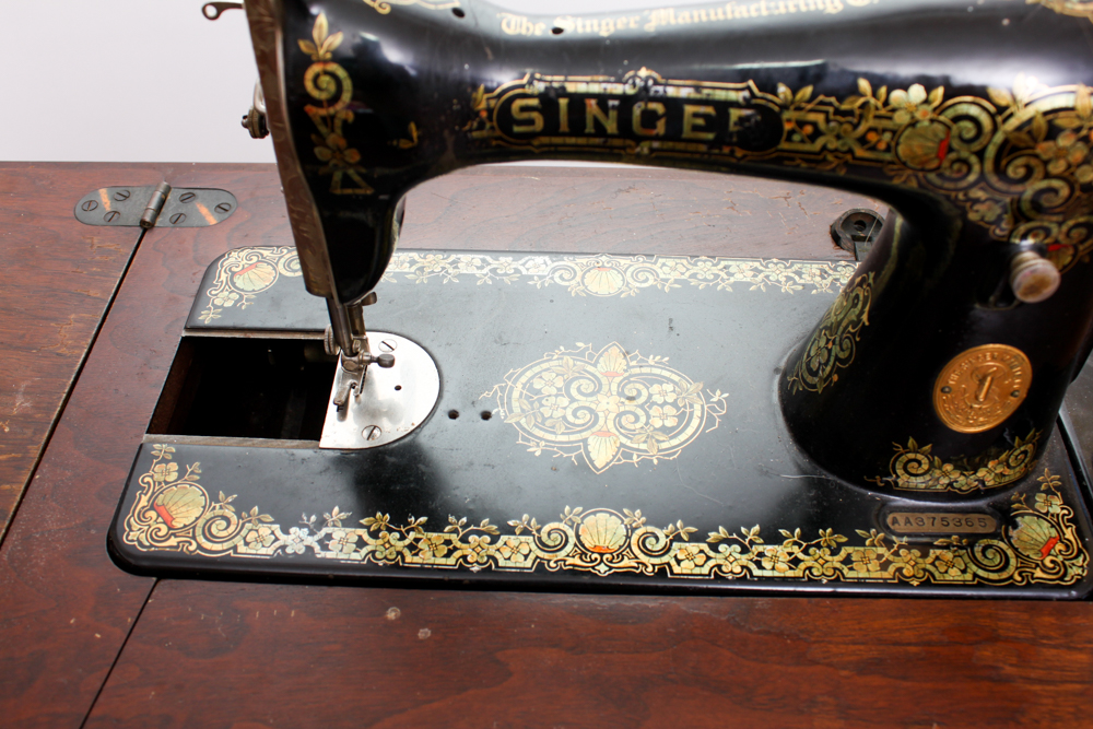 Vintage 1925 Singer Treadle Sewing Machine and Cabinet