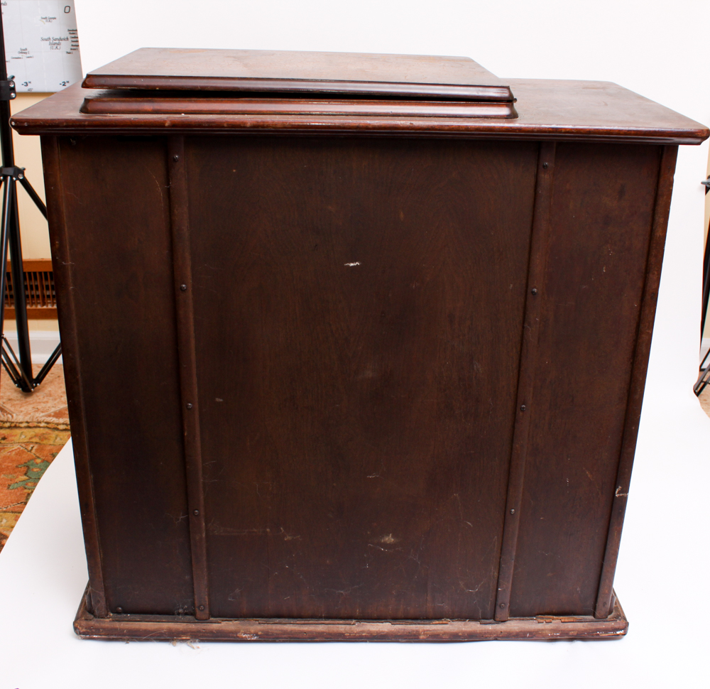Vintage 1925 Singer Treadle Sewing Machine and Cabinet