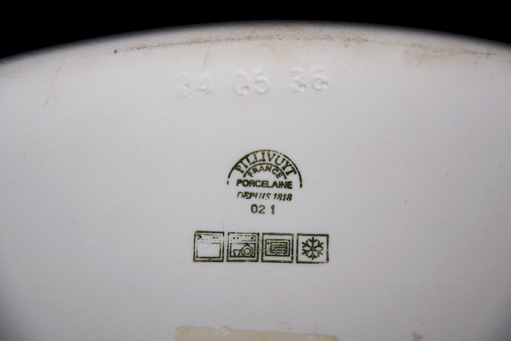 Fillivuyt Oval Baking Dish and Pineapple Trivet