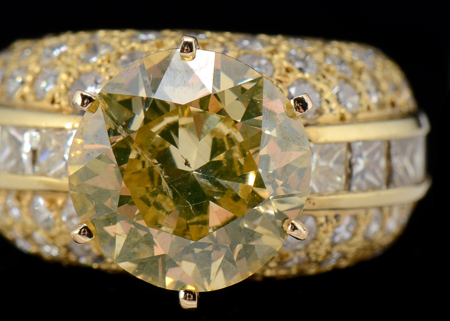 18K Yellow Gold Diamond Ring