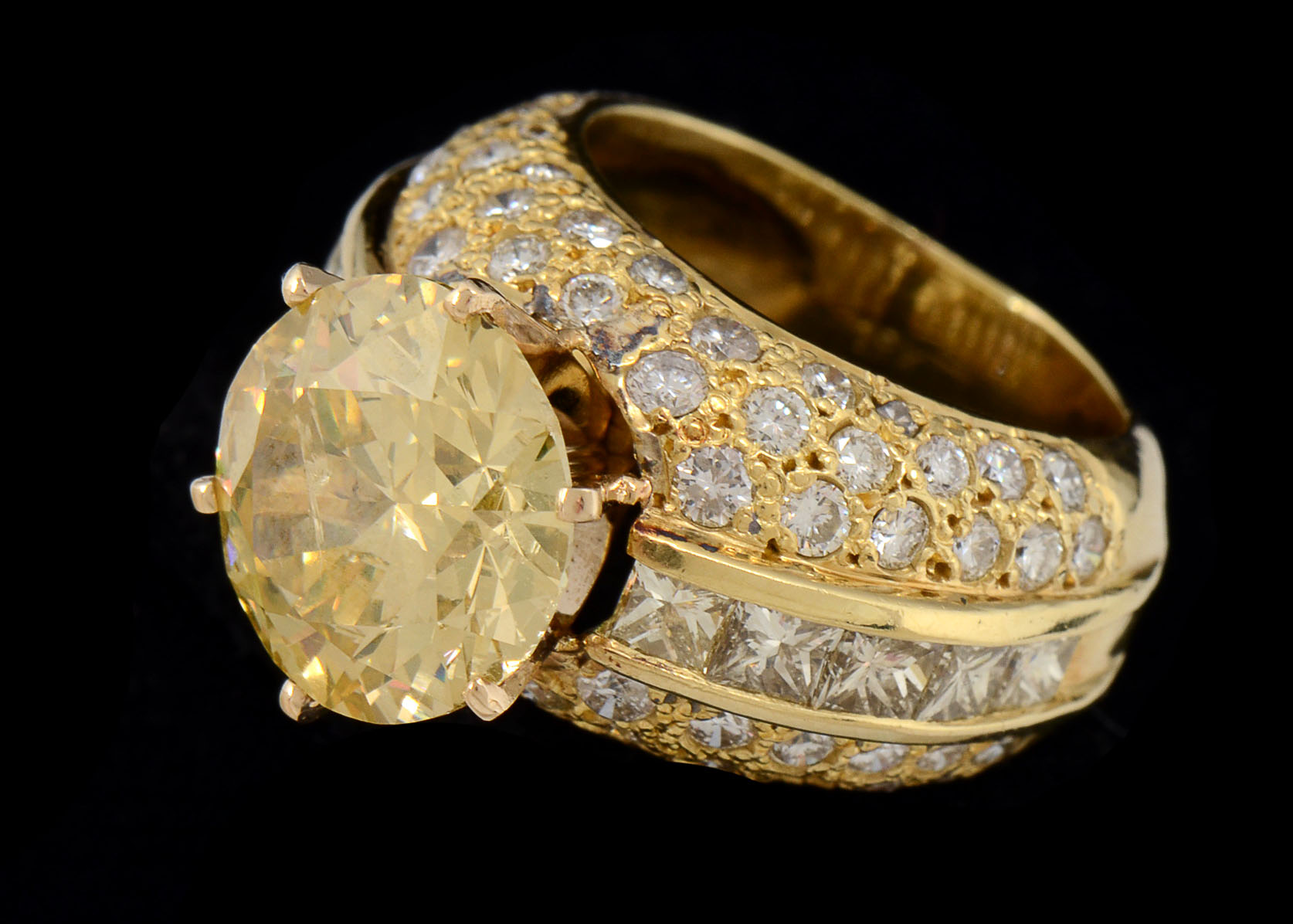 18K Yellow Gold Diamond Ring