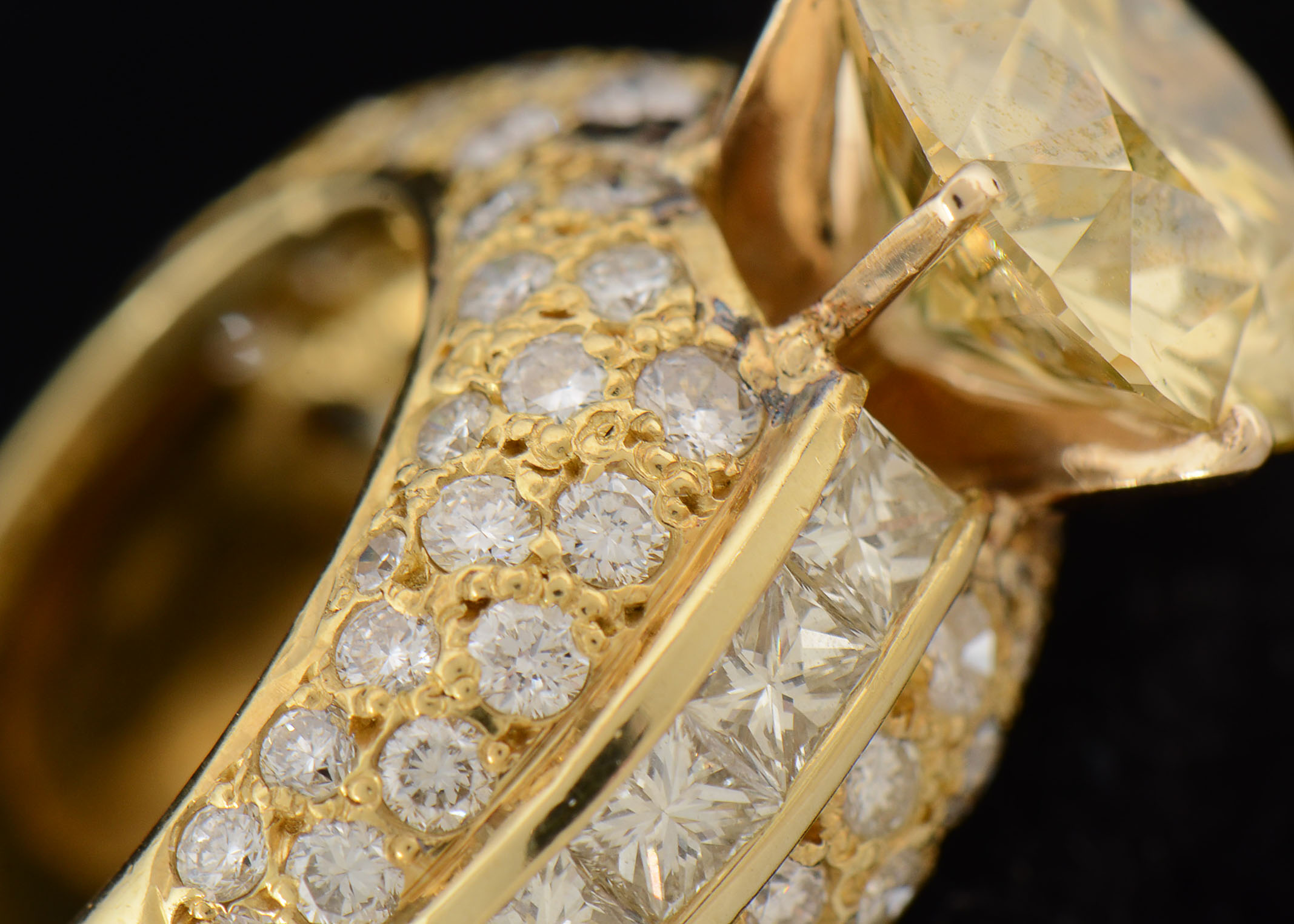 18K Yellow Gold Diamond Ring