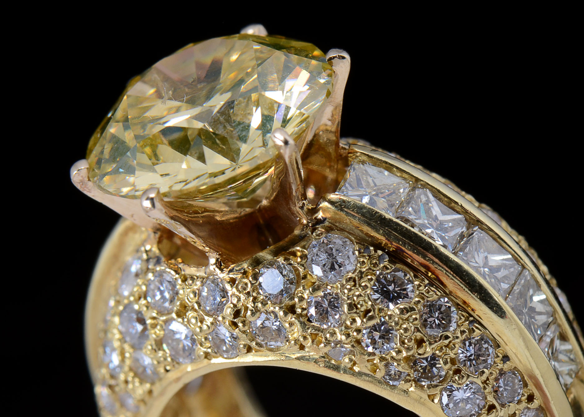 18K Yellow Gold Diamond Ring