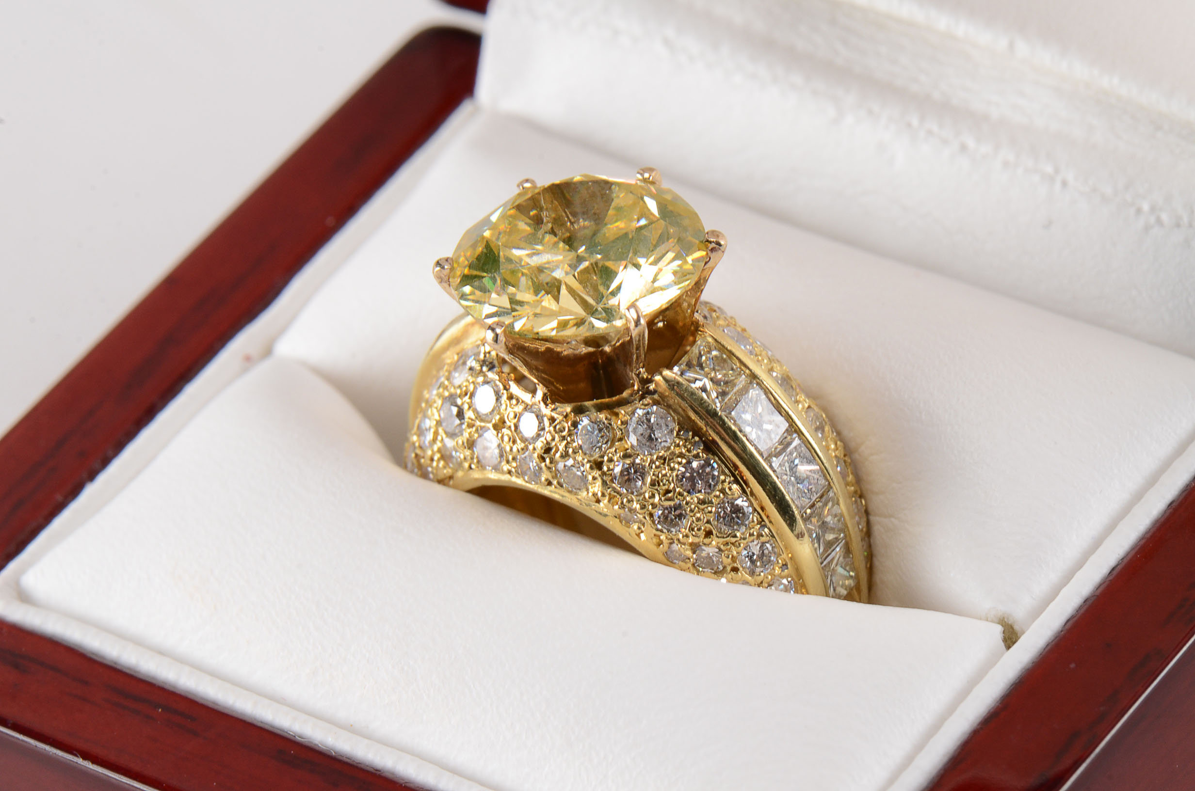 18K Yellow Gold Diamond Ring