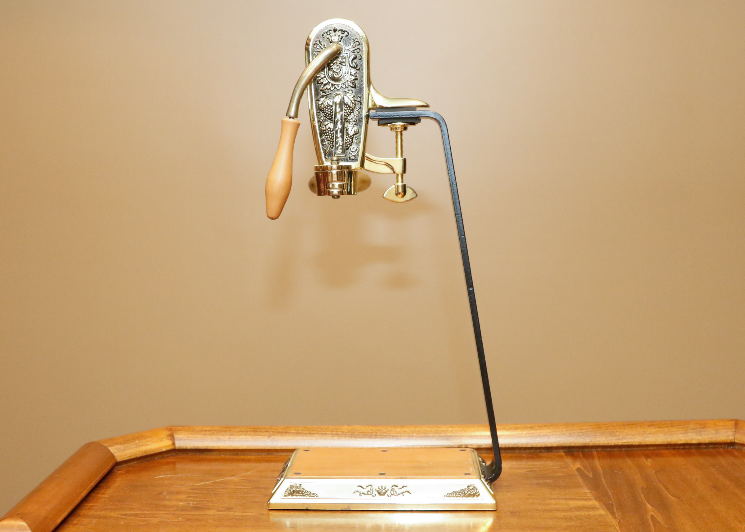 Vinaire Countertop Wine Bottle Opener