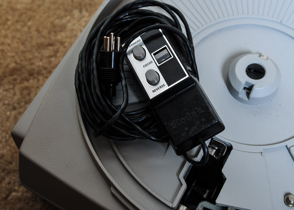 Kodak Ektagraphic Slide Projector and Knox 400 Screen