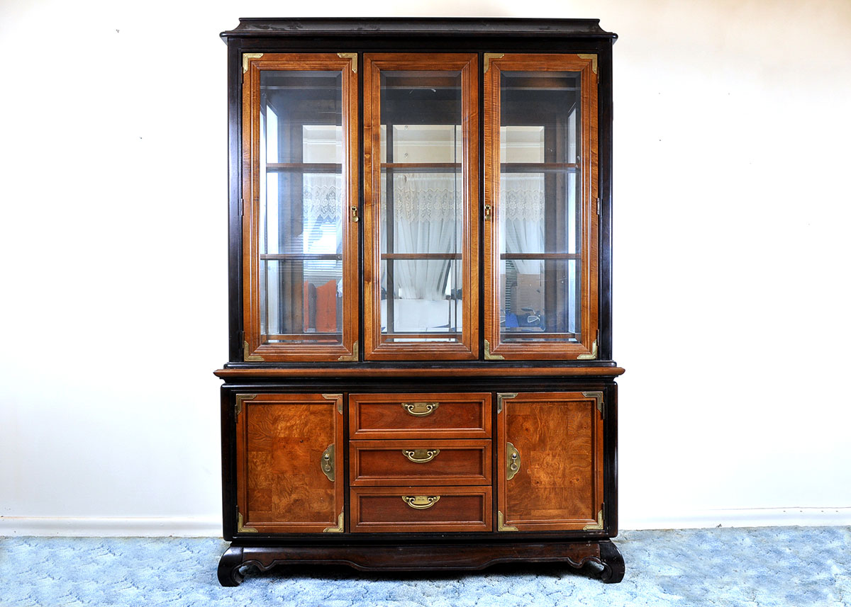 Broyhill "Ming Dynasty" Premier Collection Illuminated China Cabinet