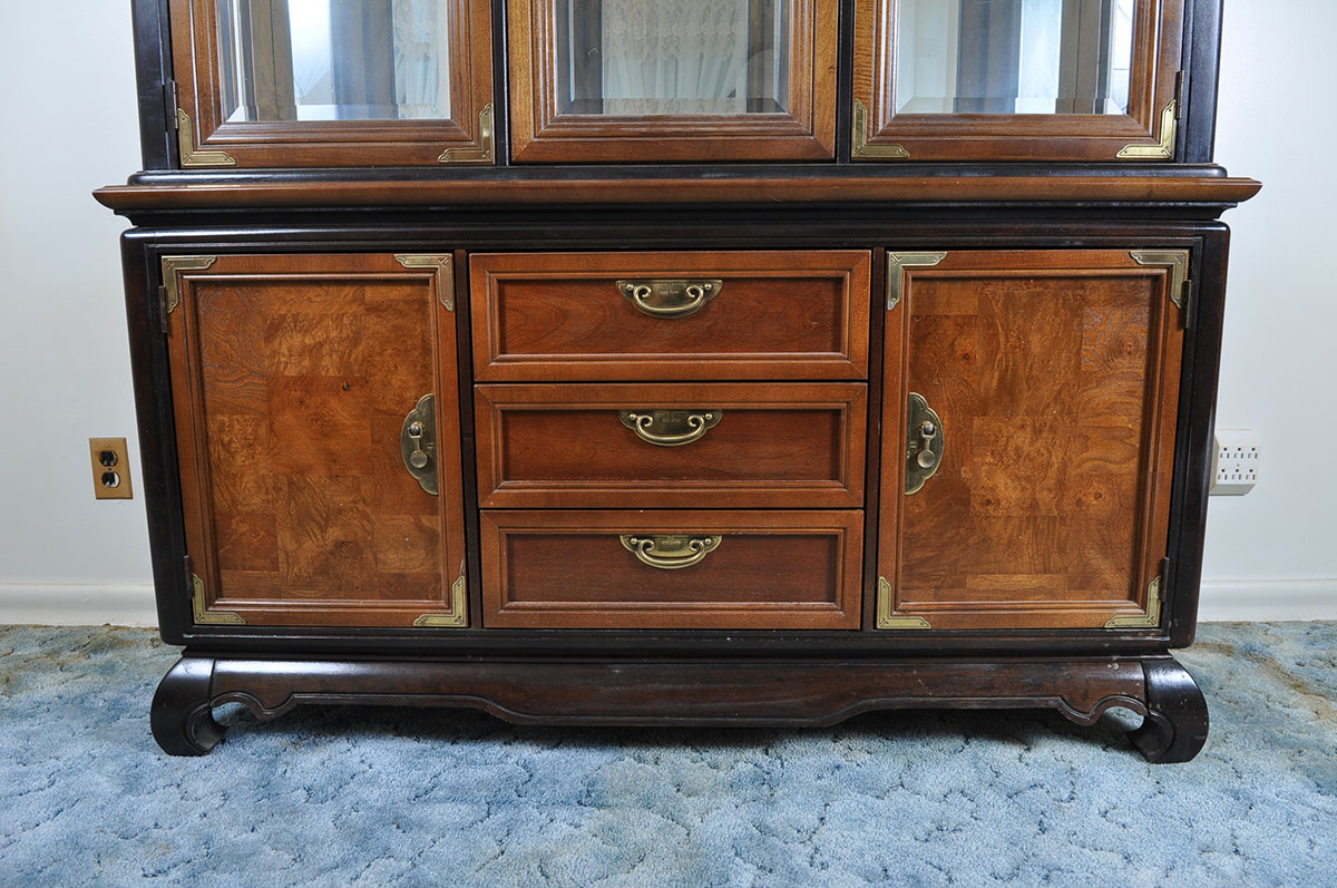 Broyhill "Ming Dynasty" Premier Collection Illuminated China Cabinet