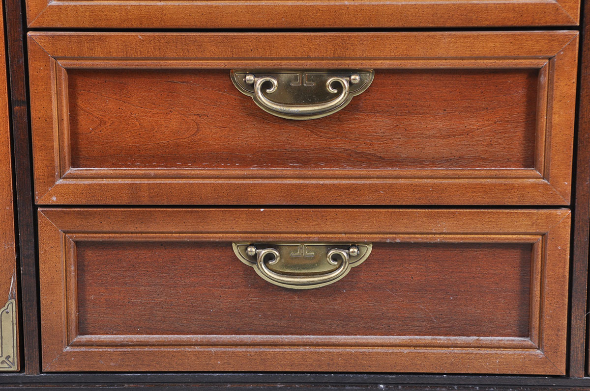 Broyhill "Ming Dynasty" Premier Collection Illuminated China Cabinet