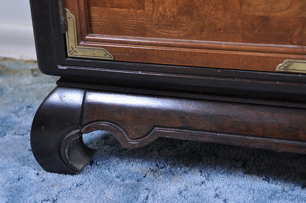 Broyhill "Ming Dynasty" Premier Collection Illuminated China Cabinet