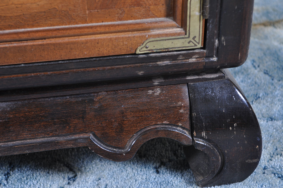 Broyhill "Ming Dynasty" Premier Collection Illuminated China Cabinet