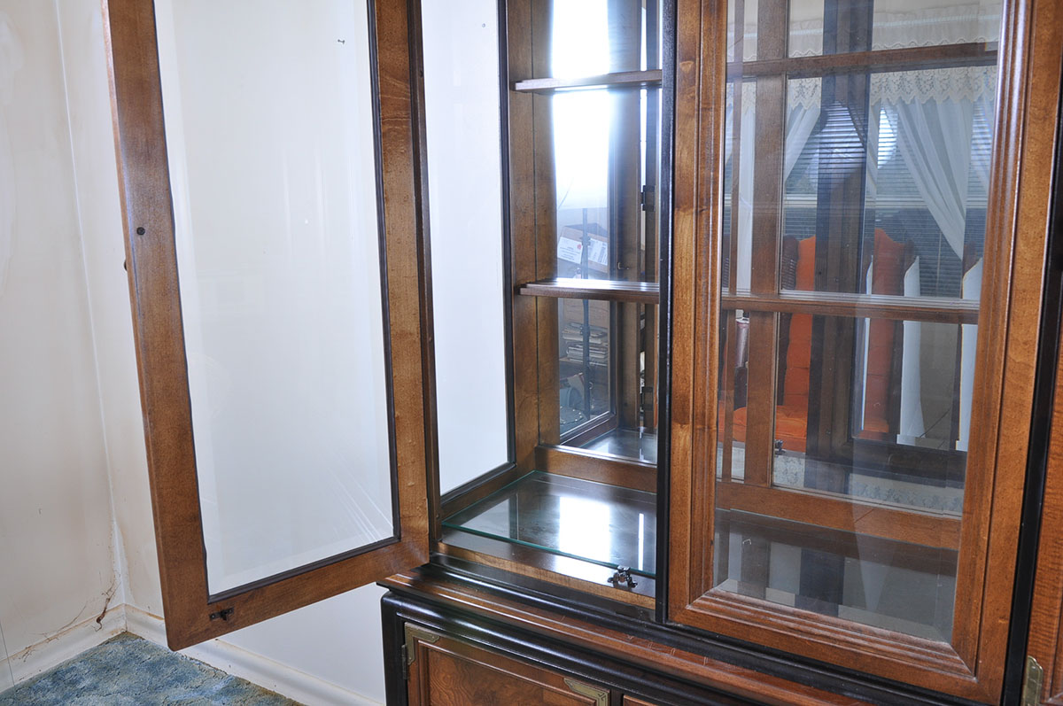 Broyhill "Ming Dynasty" Premier Collection Illuminated China Cabinet