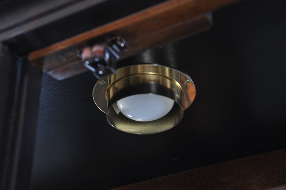 Broyhill "Ming Dynasty" Premier Collection Illuminated China Cabinet