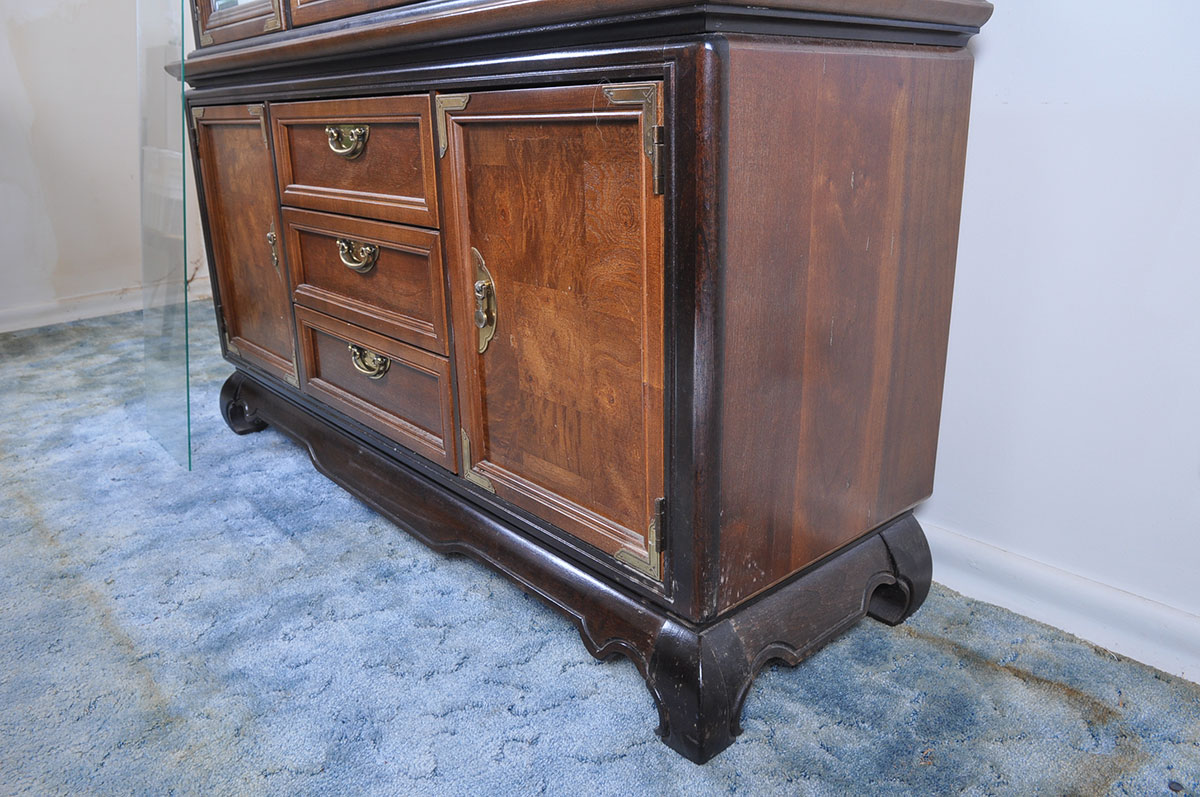 Broyhill "Ming Dynasty" Premier Collection Illuminated China Cabinet