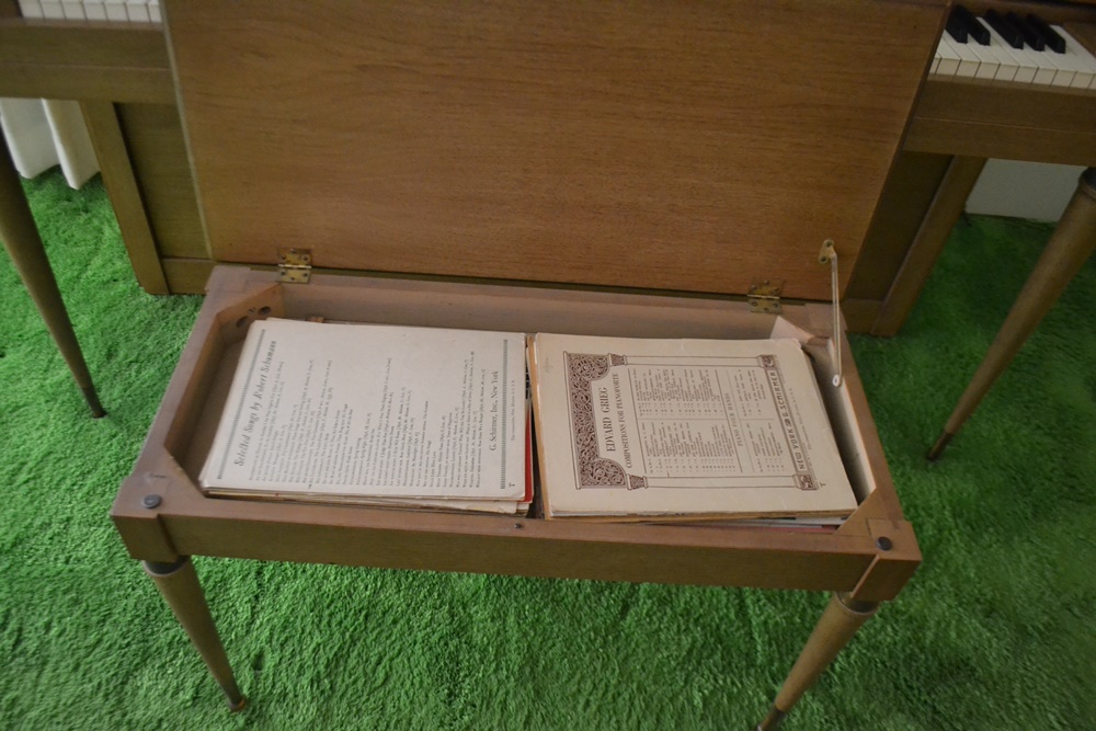 Mid Century  1959 Everett  Spinet Piano