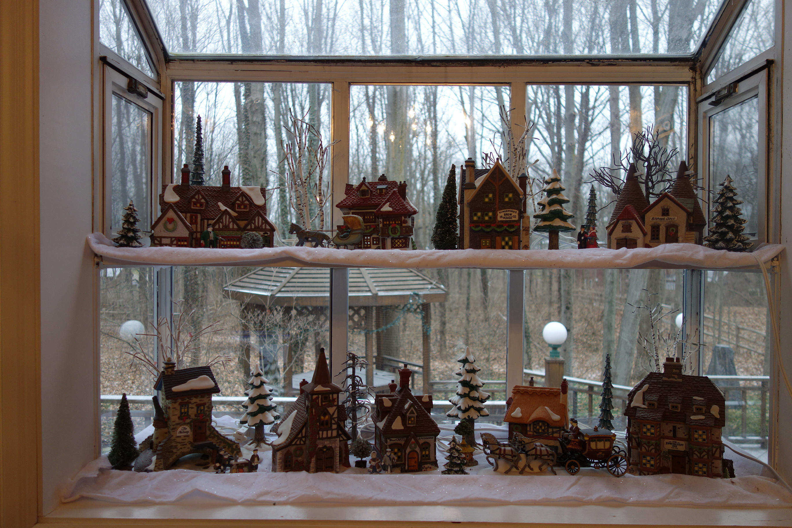 Department 56 Holiday Village Scene