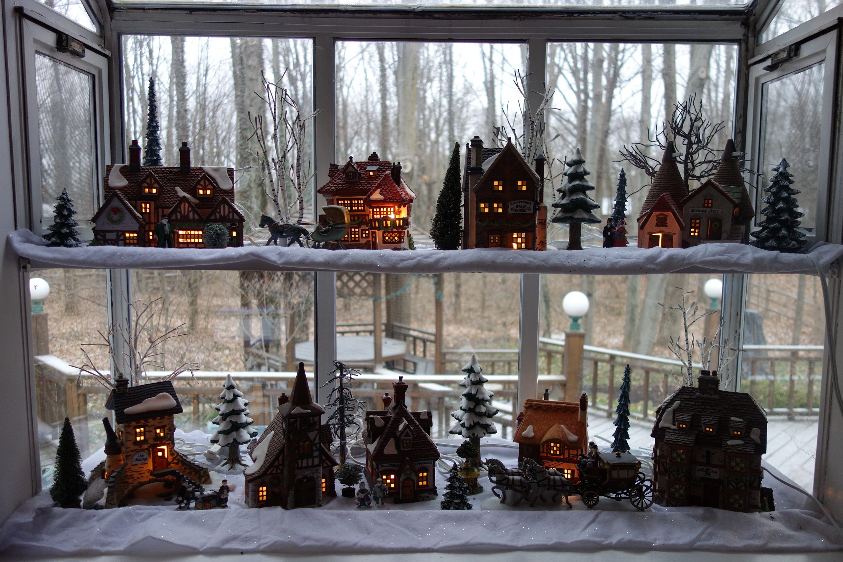 Department 56 Holiday Village Scene