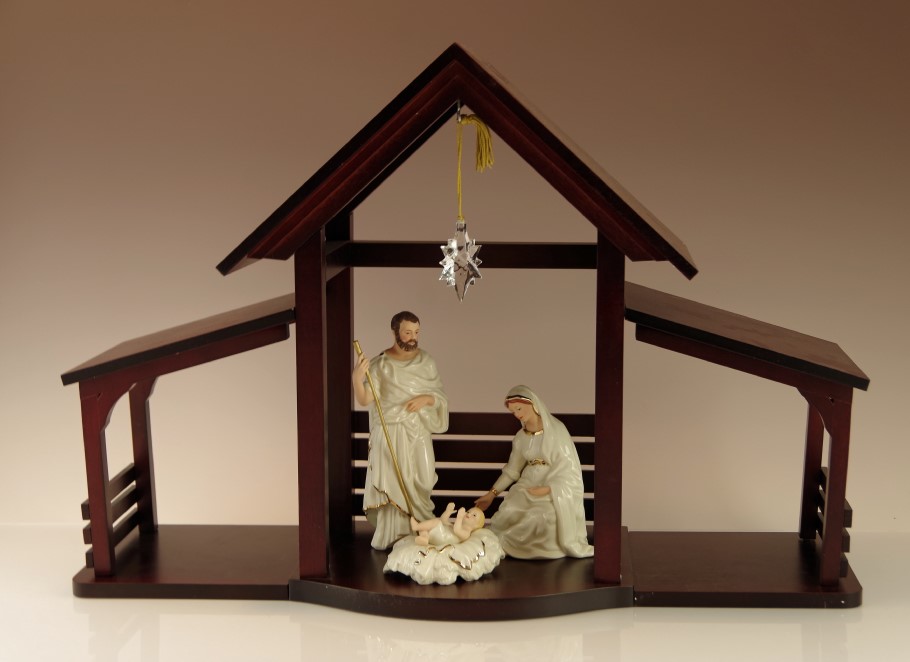 Lenox Wooden Creche with Classic Nativity Holy Family Porcelain Figurines