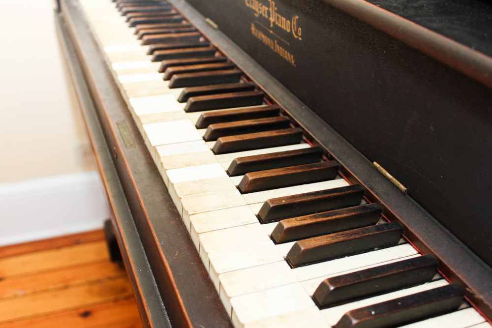 Antique Trayser Piano Company Upright Piano