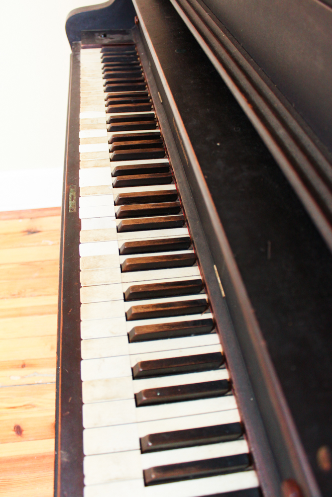 Antique Trayser Piano Company Upright Piano