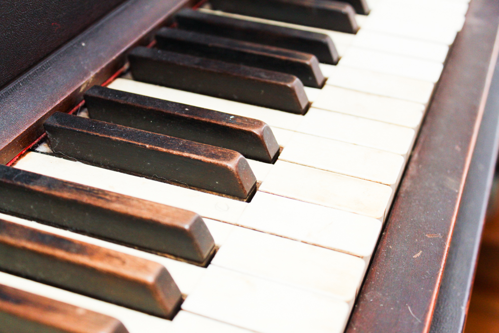 Antique Trayser Piano Company Upright Piano