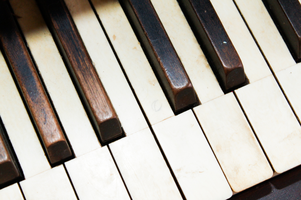 Antique Trayser Piano Company Upright Piano