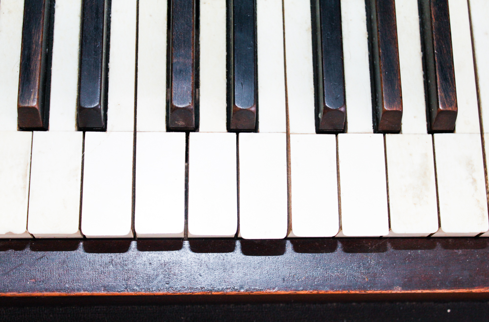 Antique Trayser Piano Company Upright Piano