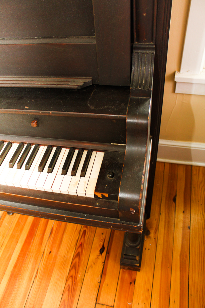 Antique Trayser Piano Company Upright Piano