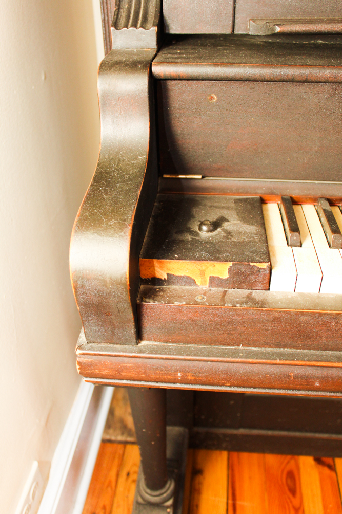 Antique Trayser Piano Company Upright Piano