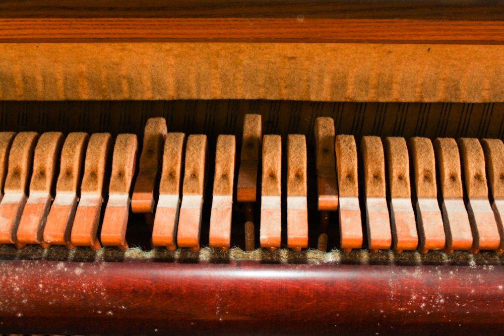 Antique Trayser Piano Company Upright Piano