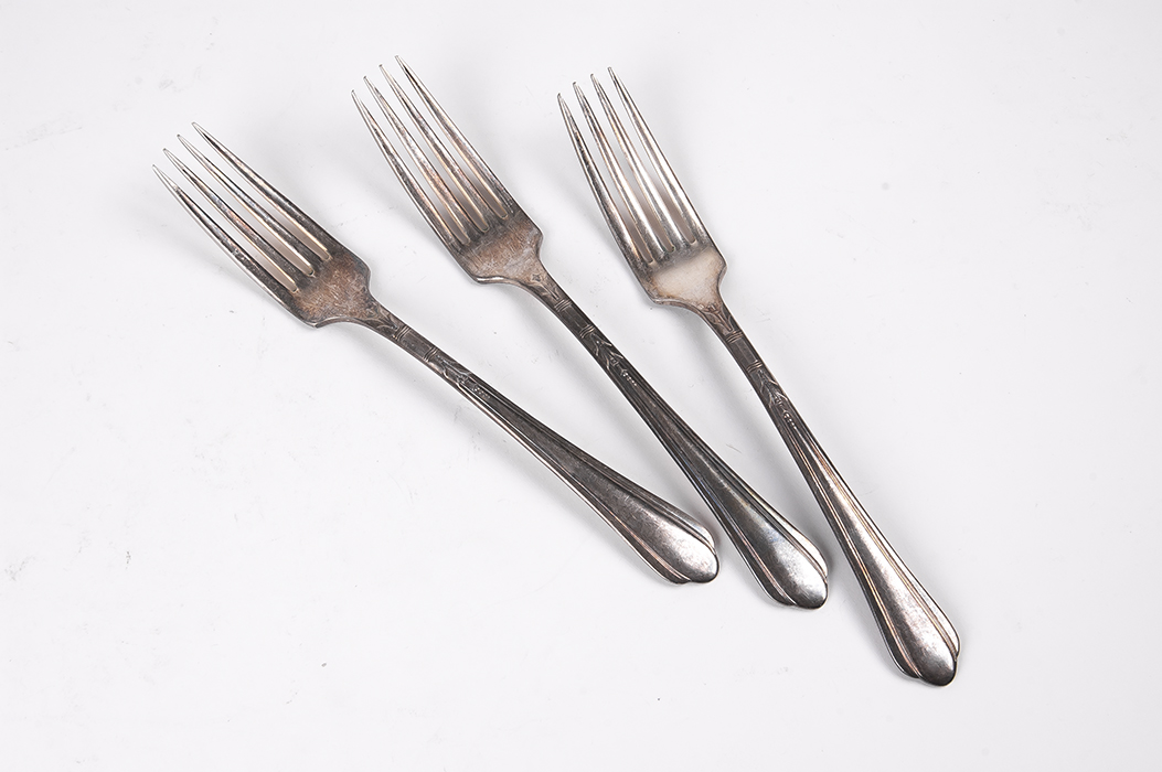 Oneida Community Tudor Plate in June Nursery Pattern