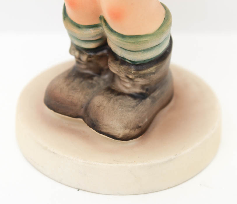 Vinatge Goebel Hummel "Little Scholar" Figurine