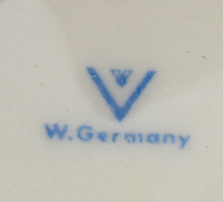 Vinatge Goebel Hummel "Little Scholar" Figurine