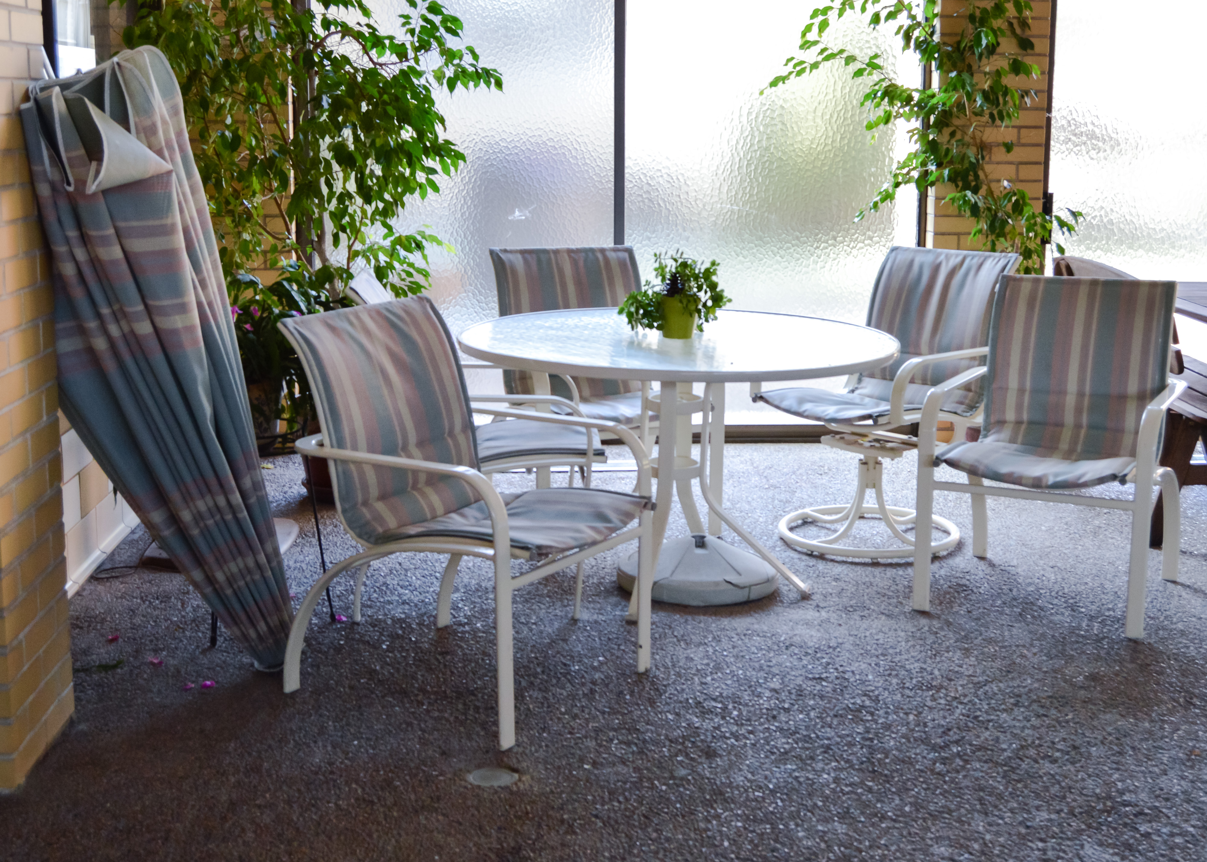 Patio Set with Five Chairs