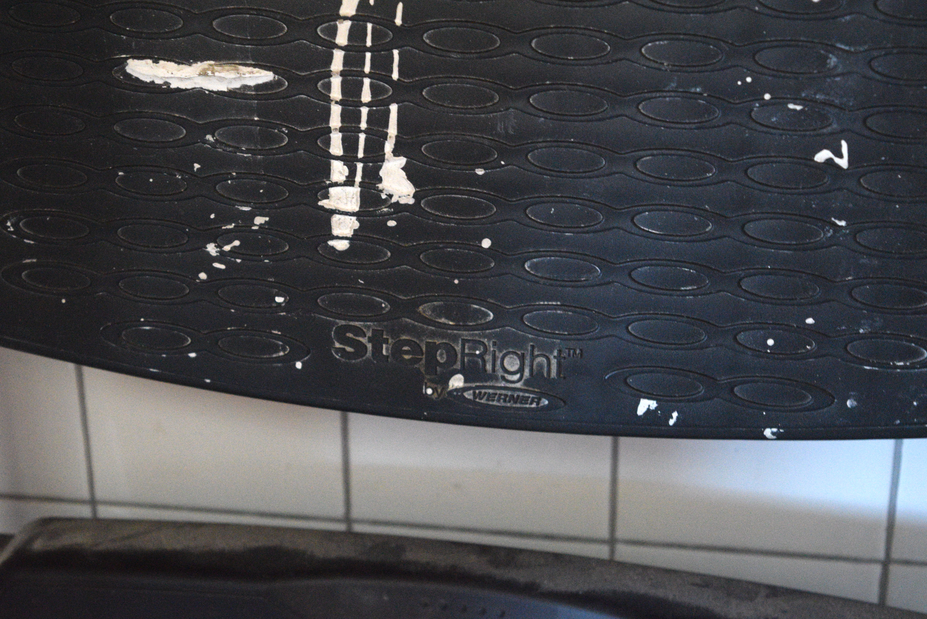 Werner StepRight Step Ladder