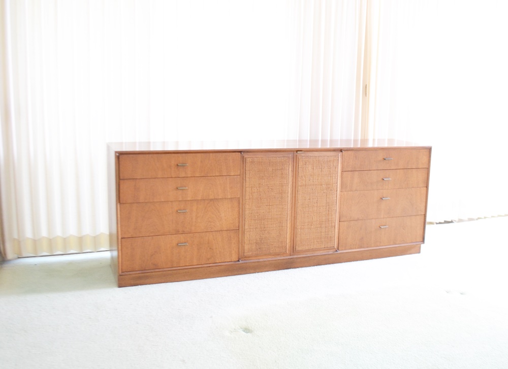 Mid Century Modern Jack Cartwright For Founders Furniture Dresser