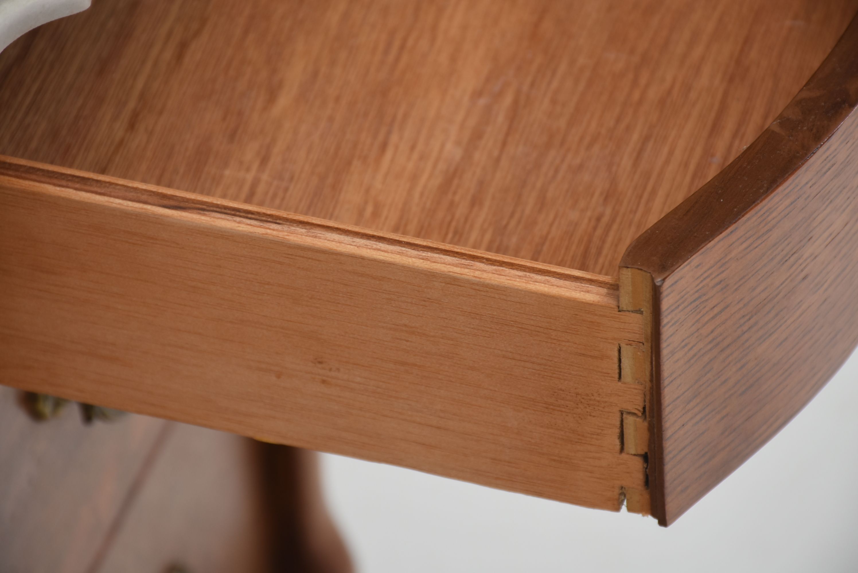 Lexington Furniture Victorian Sampler Collection - Vanity