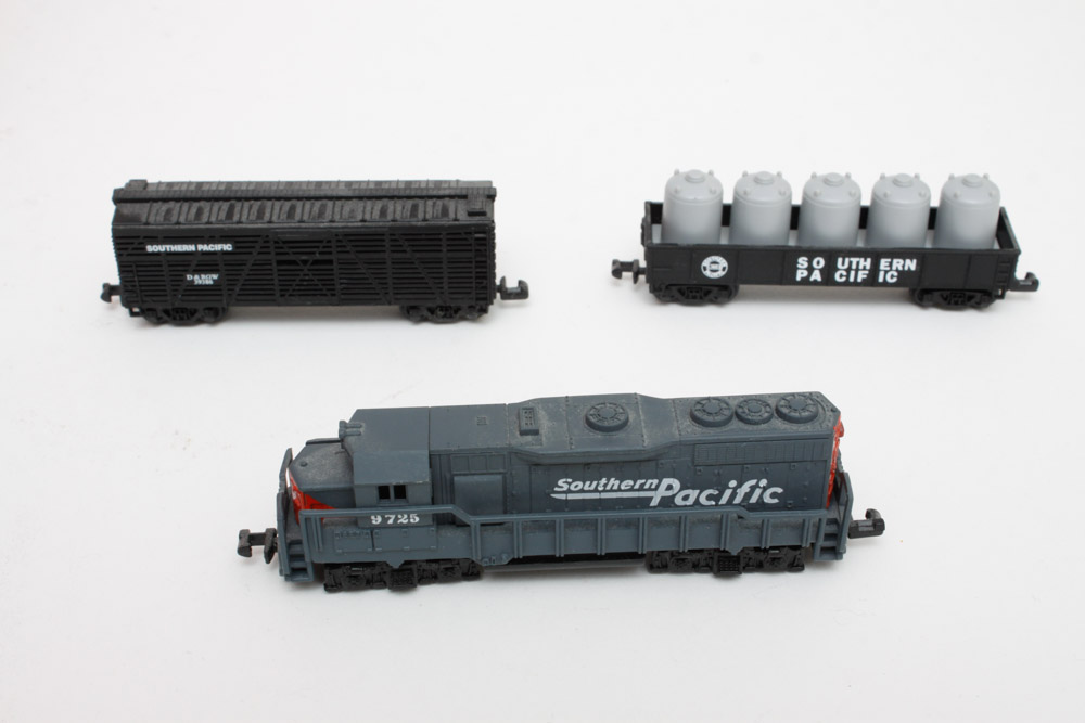 Vintage Marx Model Train Cars and Classic Rail Complete Set