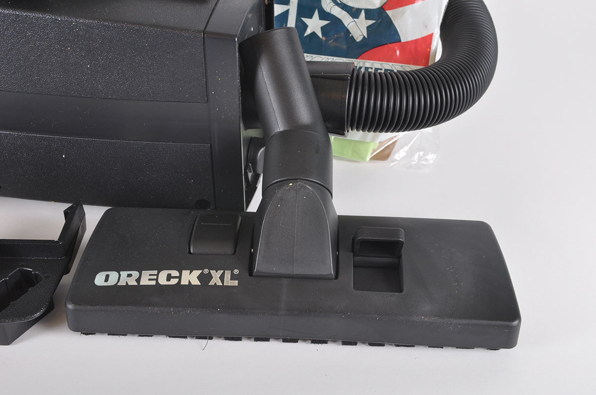 Oreck XL BB880-AD Compact Canister Vacuum Kit