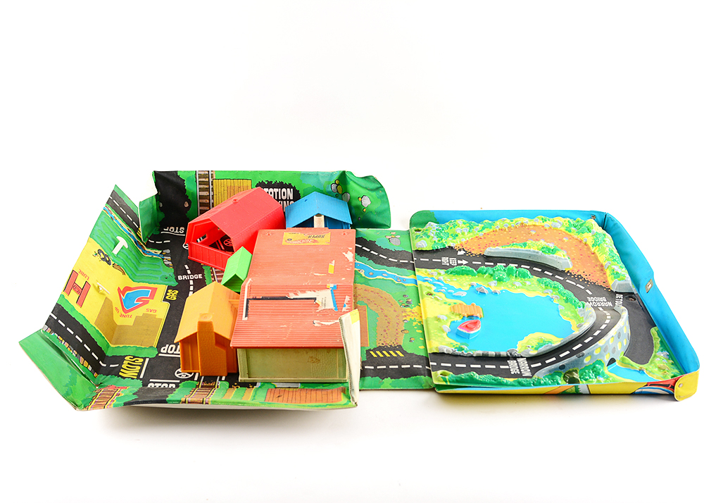 Hot Wheels Country Life Play Set with Metal Lunch Box