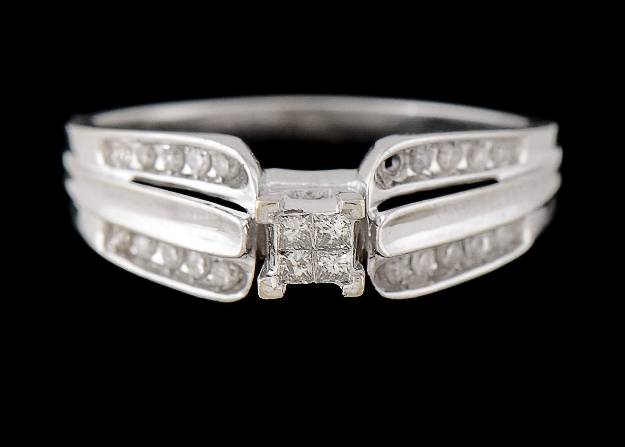 10K White Gold Diamond Engagement Style Ring