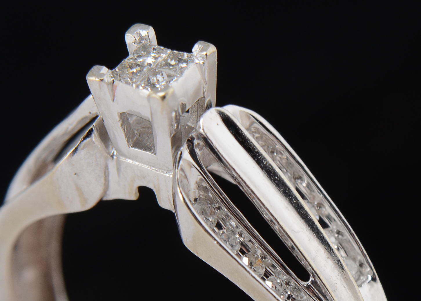 10K White Gold Diamond Engagement Style Ring